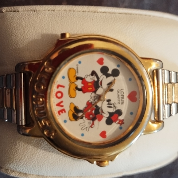 Vintage Lorus Mickey and Minnie Mouse Watch - Picture 9 of 10